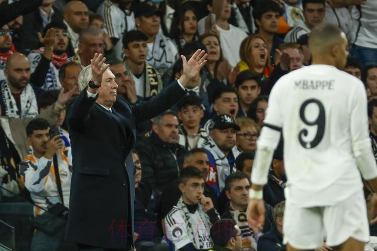 记者:皇马对里斯-詹姆斯很感兴趣 安帅希望引进他 记者:皇马对里斯-詹姆斯很感兴趣 安帅希望引进他